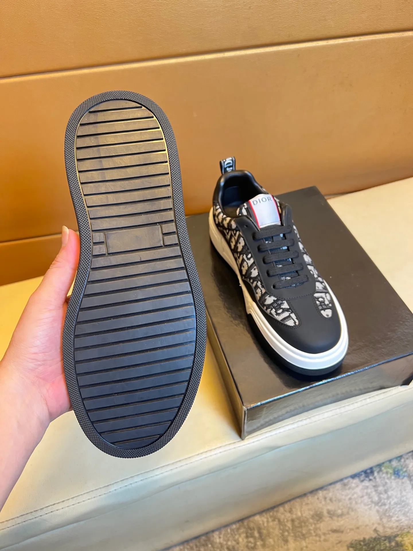 Men's shoes 💰400💰👑👑Dior original quality.~ Unique modern style sneakers. 🏃A must-have casual shoe for trendy men😍😍 Original brand imported from Italy, imported original leather, sheep lining (refuses to discolor and grind feet) Sole: Original sole provided by the original factory, French lazy style design ⚠️Fit to the feet, original quality, super comfortable original sole. It’s like shooting the real thing 🎬The real thing is better, high-quality sneakers wan men’s shoe size: 38-44
